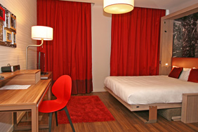 University Bedroom - Cityscape Red